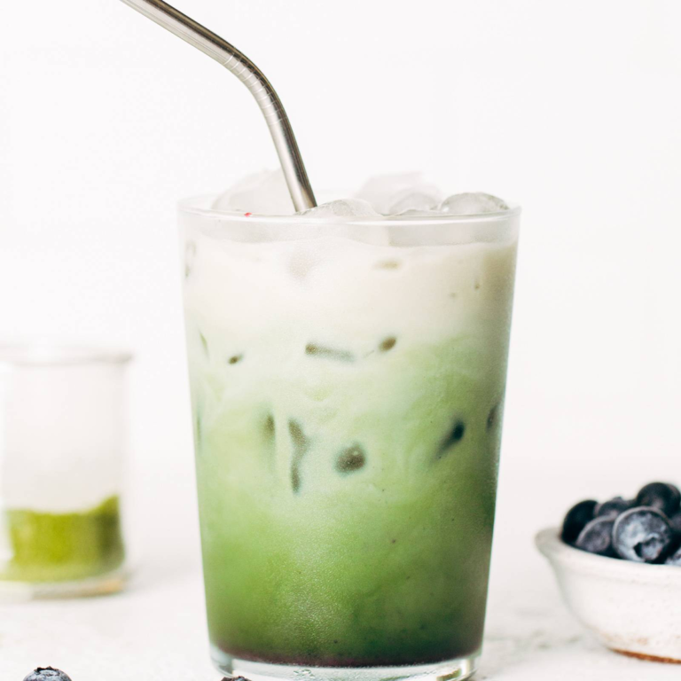 Blueberry Matcha Latte Recipe – Pinch of Yum